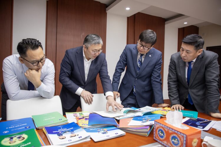 Сурах бичгүүдийг улирал улирлаар гаргах учраас хөнгөрнө