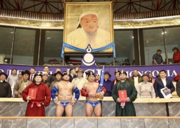 Эзэн Чингис хааны анхны цомыг улсын харцага Э.Даш гардлаа