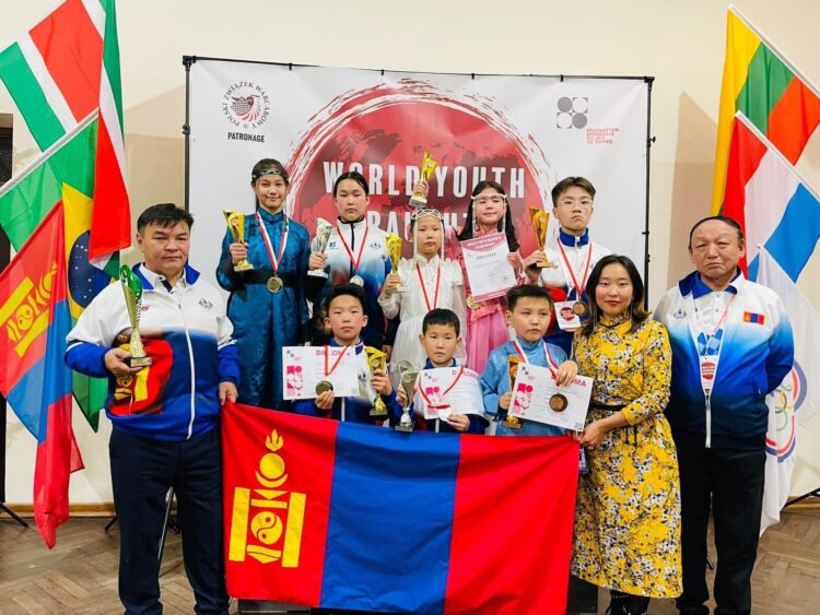 Өсвөрийн даамчид дэлхийд түрүүллээ