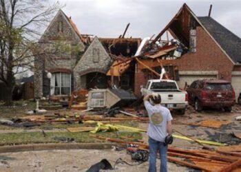 АНУ-ын төв хэсэгт хар салхи дэгдэж, цахилгаан тасарчээ