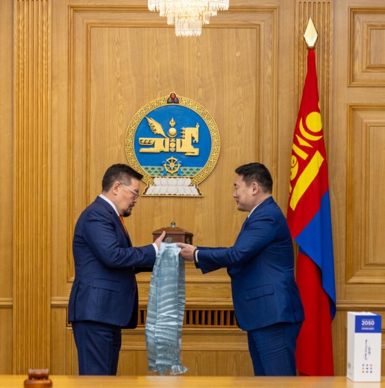 Л.Оюун-Эрдэнэ “Алсын хараа-2050” бодлогыг үргэлжлүүлэн ажиллахыг Г.Занданшатараас хүслээ