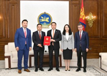 Олимпод багтах спортын төрөлд онцгой амжилт гаргасан буюу гаргах боломжтой гадаадын иргэнийг Монгол Улсын харьяат болгож болдог болно