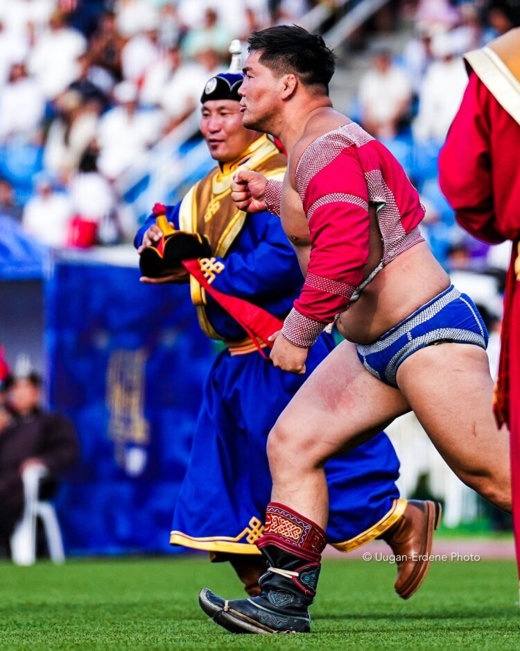 Улсын баяр наадамд Э.Батмагнай түрүүлж, Н.Өсөхбаяр үзүүрлэлээ