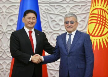 Ерөнхийлөгч У.Хүрэлсүхэд Киргизийн Сайд нарын танхимын дарга бөгөөд Ерөнхийлөгчийн Тамгын газрын дарга бараалхлаа