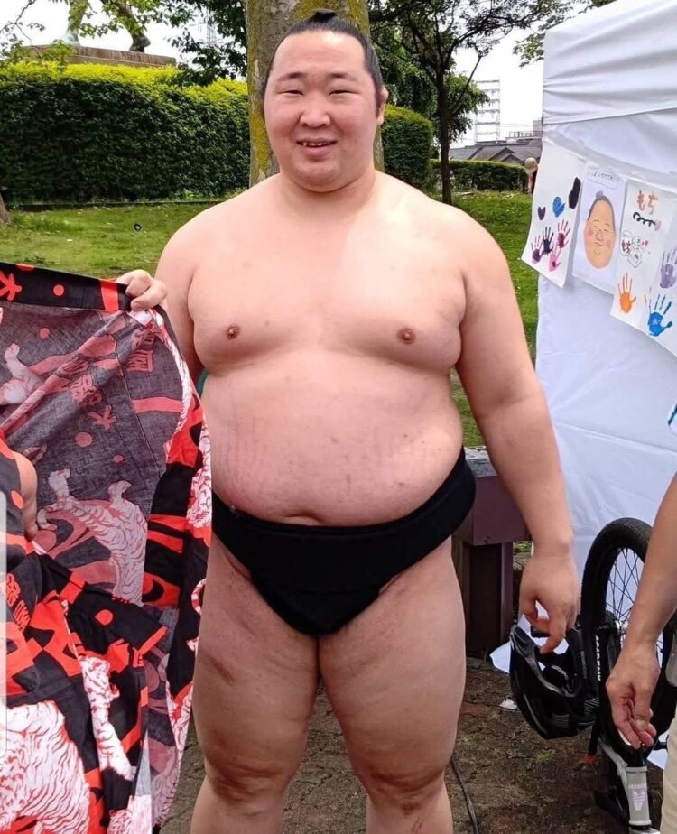 Баянхонгор нутгаас мэргэжлийн сүмогийн анхны цолтон төрлөө