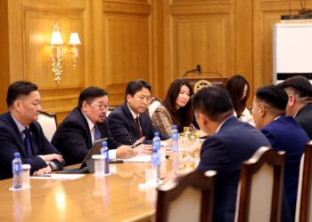 Ачаалал хэтэрсэн сургуулиудад шуурхай зохицуулалт хийхийг Ерөнхий сайд үүрэг болголоо