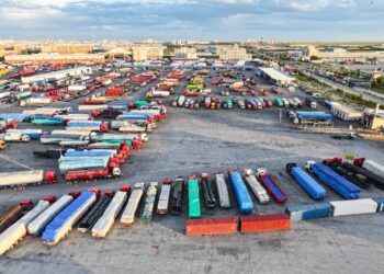 Эрээн боомт ачаа тээврийн хил нэвтрүүлэх хугацааг 4 цагаар сунгажээ