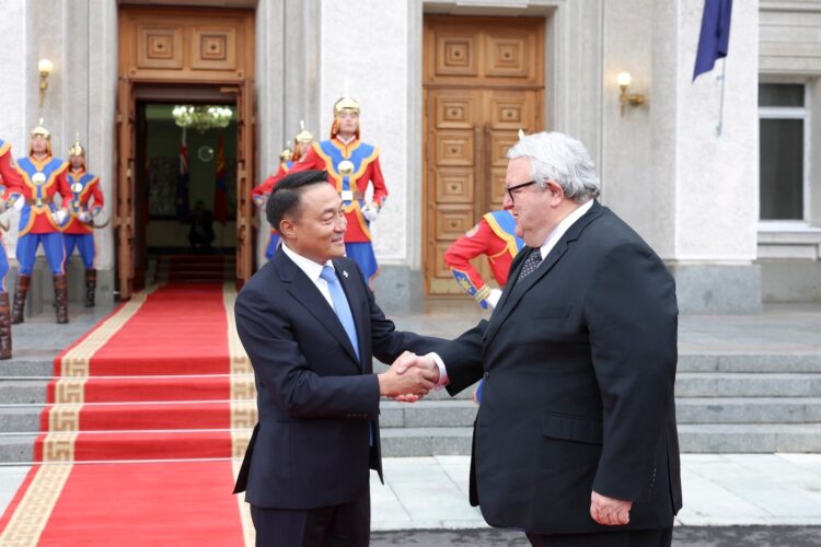 УИХ-ын дарга Д.Амарбаясгалан Шинэ Зеланд Улсын Парламентын Төлөөлөгчдийн танхимын дарга Жерард Браунли-г хүндэтгэн угтан авлаа