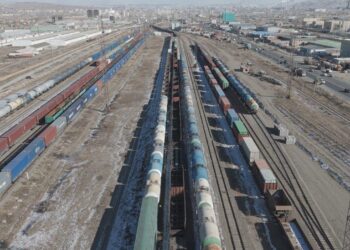 Өнөөдөр 53 вагон буюу 3,180 тонн АИ-92 автобензиныг холбогдох өртөөд дээр буулгаж байна