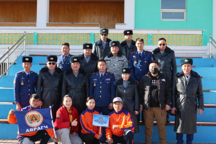 “Ахлагчийн албаны тэмдэглэлт өдөр”-ийг тохиолдуулан зохион байгуулсан 4х400 метрийн буухиа тэмцээнд Өмнөговь аймгийн ОБГ-ын баг дэд байр эзэллээ